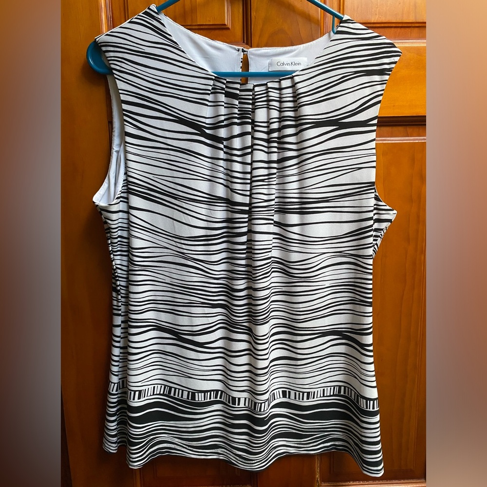 Calvin Klein CK Women’s Pleat Neck Shell Cami Pleated Top Blouse L